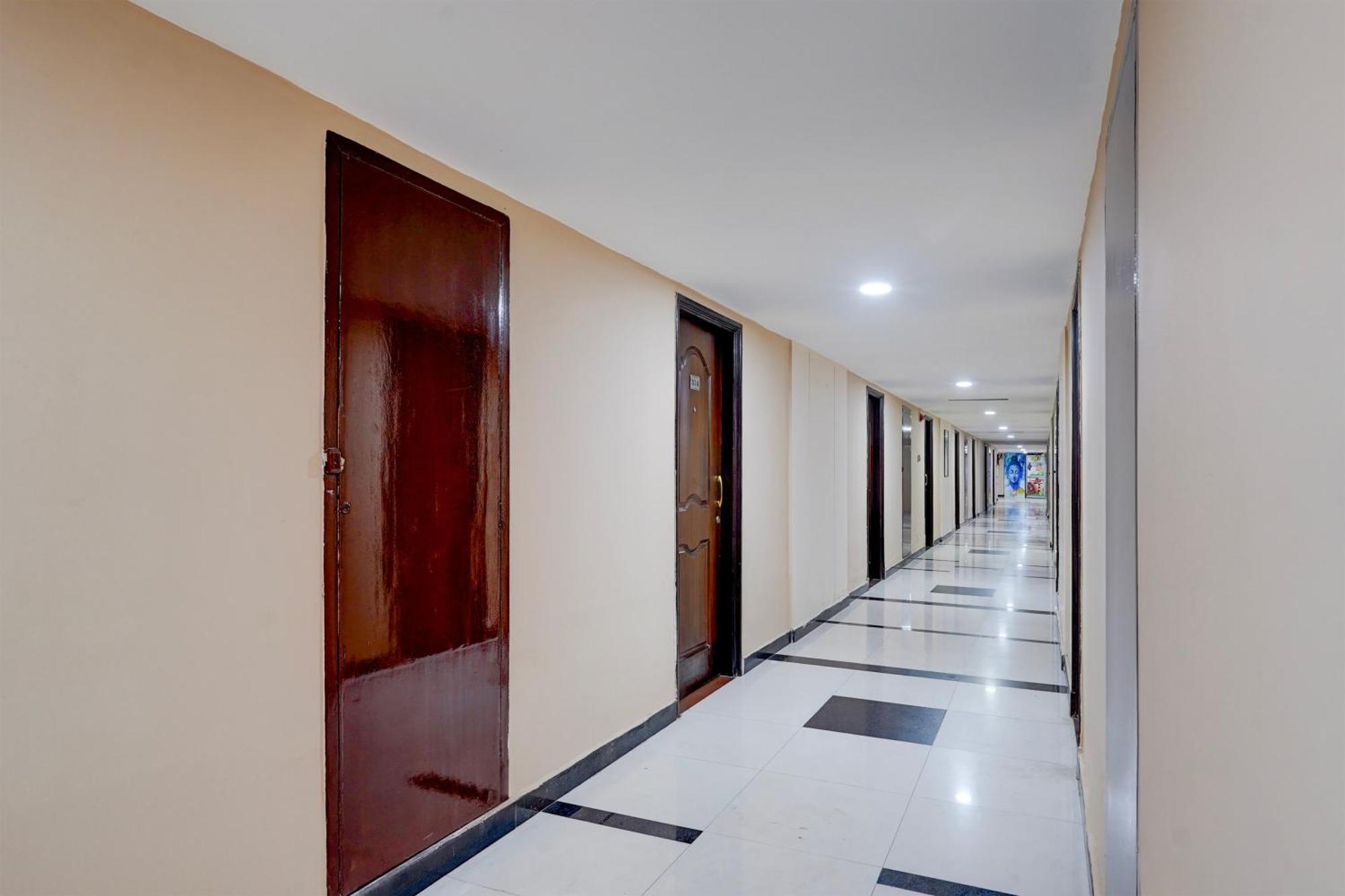 Hotel Super Townhouse Koyambedu Chennai Zewnętrze zdjęcie