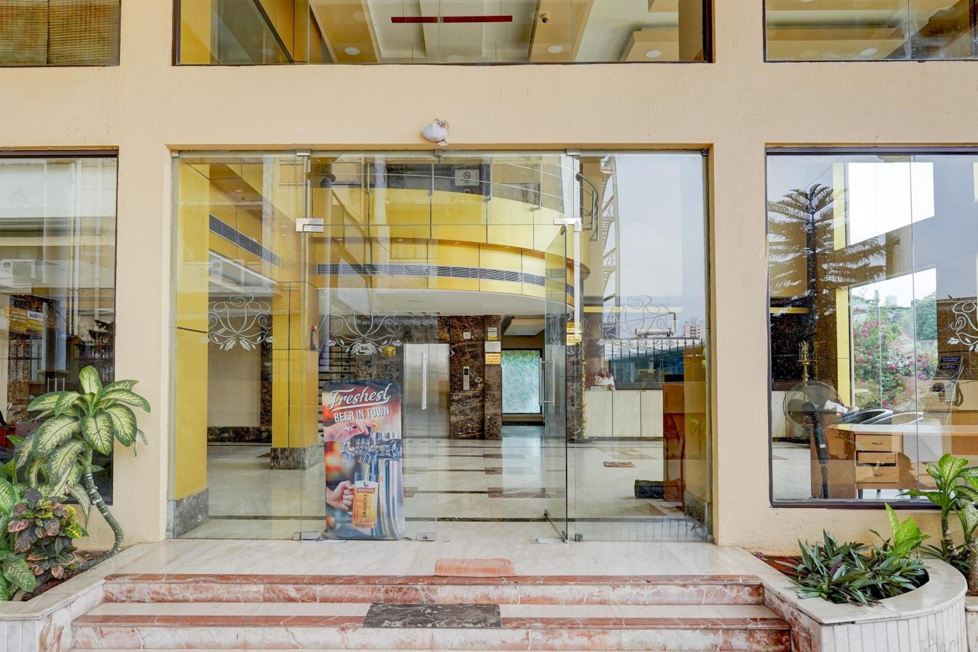 Hotel Super Townhouse Koyambedu Chennai Zewnętrze zdjęcie