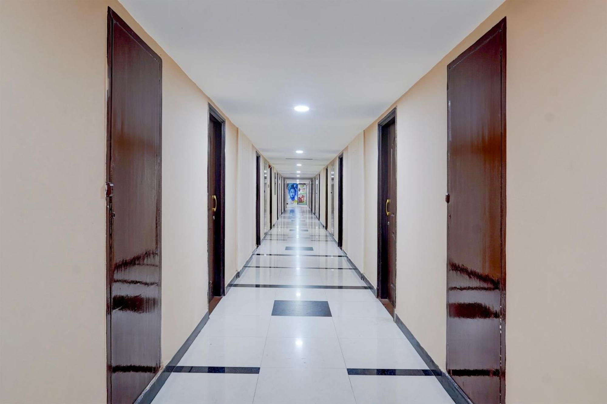 Hotel Super Townhouse Koyambedu Chennai Zewnętrze zdjęcie
