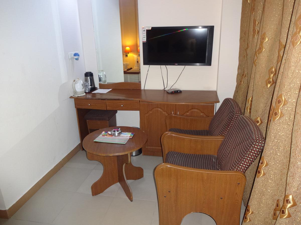 Hotel Super Townhouse Koyambedu Chennai Zewnętrze zdjęcie