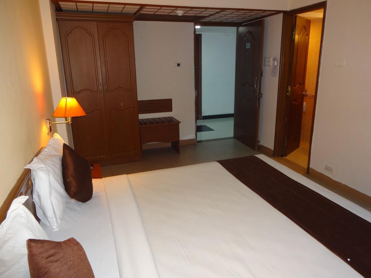 Hotel Super Townhouse Koyambedu Chennai Zewnętrze zdjęcie