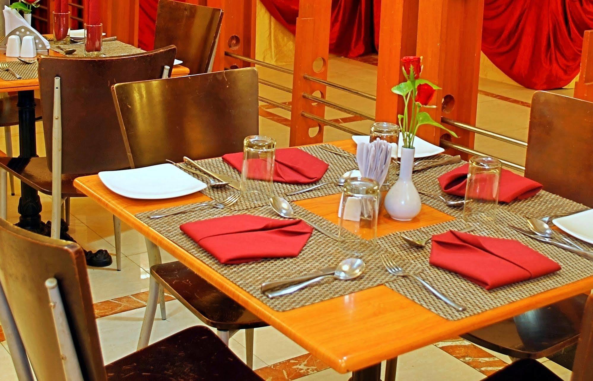 Hotel Super Townhouse Koyambedu Chennai Zewnętrze zdjęcie