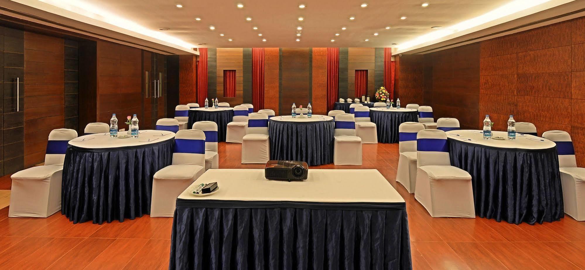 Hotel Super Townhouse Koyambedu Chennai Zewnętrze zdjęcie