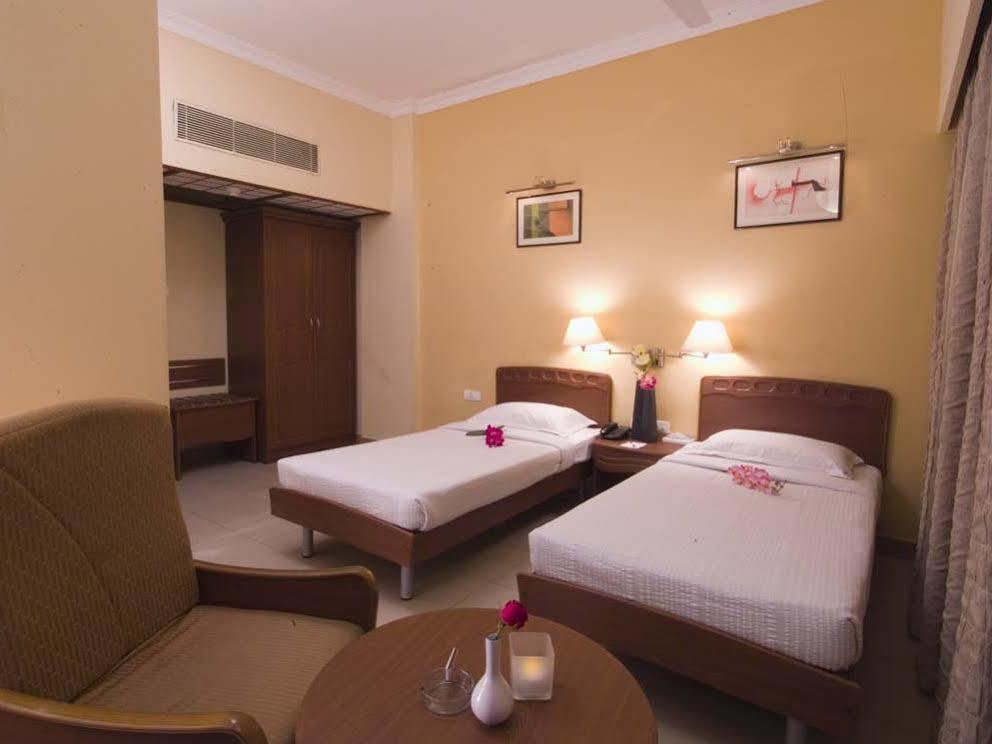 Hotel Super Townhouse Koyambedu Chennai Zewnętrze zdjęcie